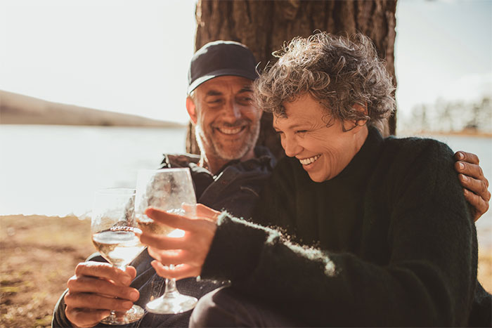 couple_wine_medium